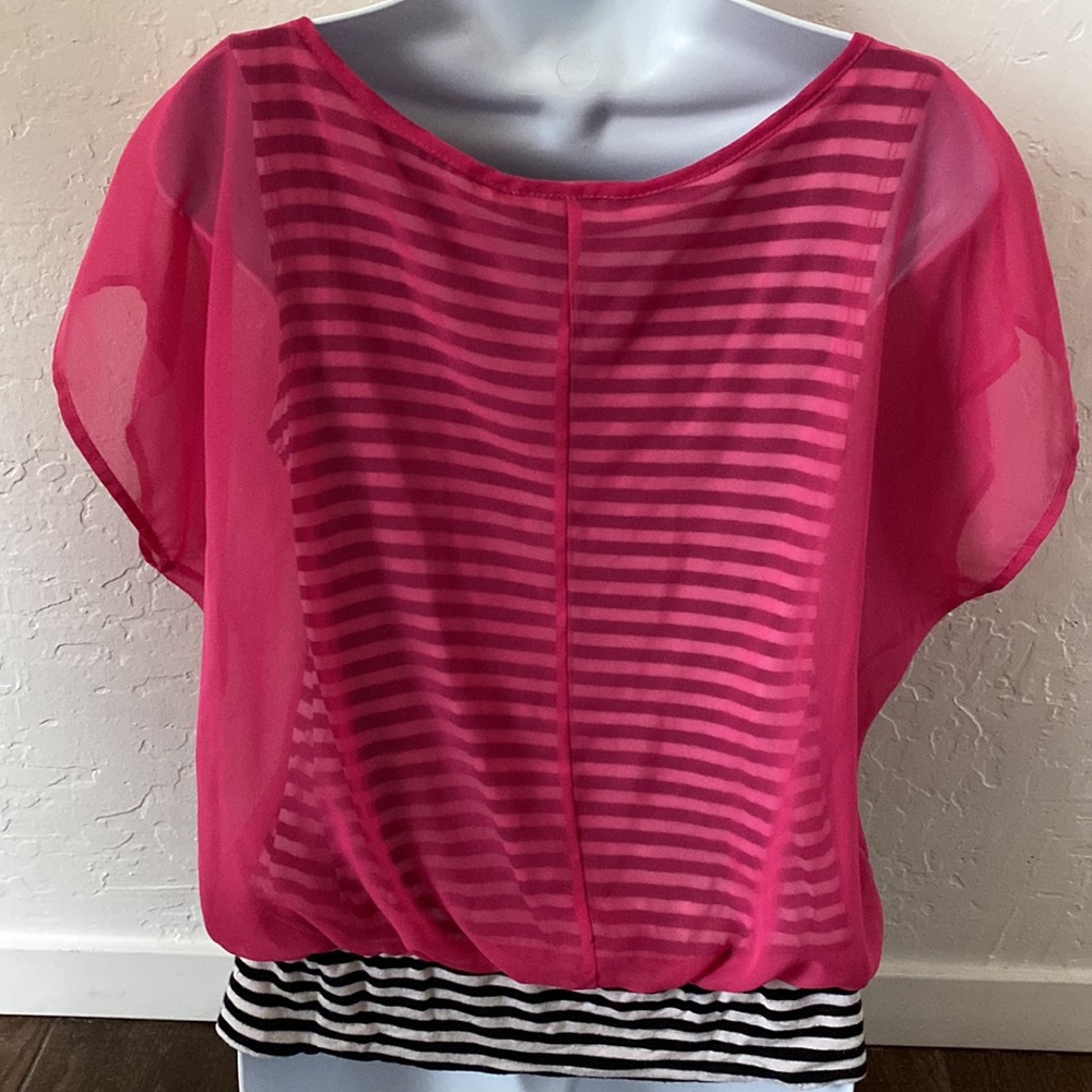 I.N. Studio hot pink top - Picture 4 of 5